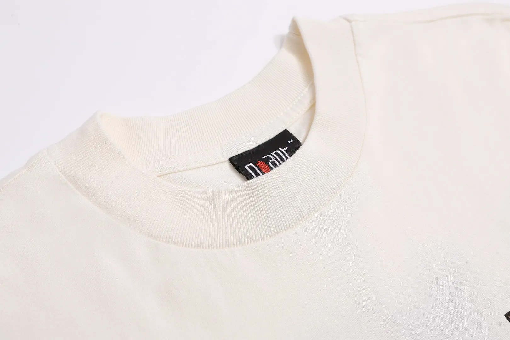 SAINT Michael FW25 vintage distressed round neck long-sleeved T-shirt with oil painting letters printed on the chest for spring and autumn. Fabric: 260g Style number: SM663 Size: S-M-L-XL Color: White Price: P144